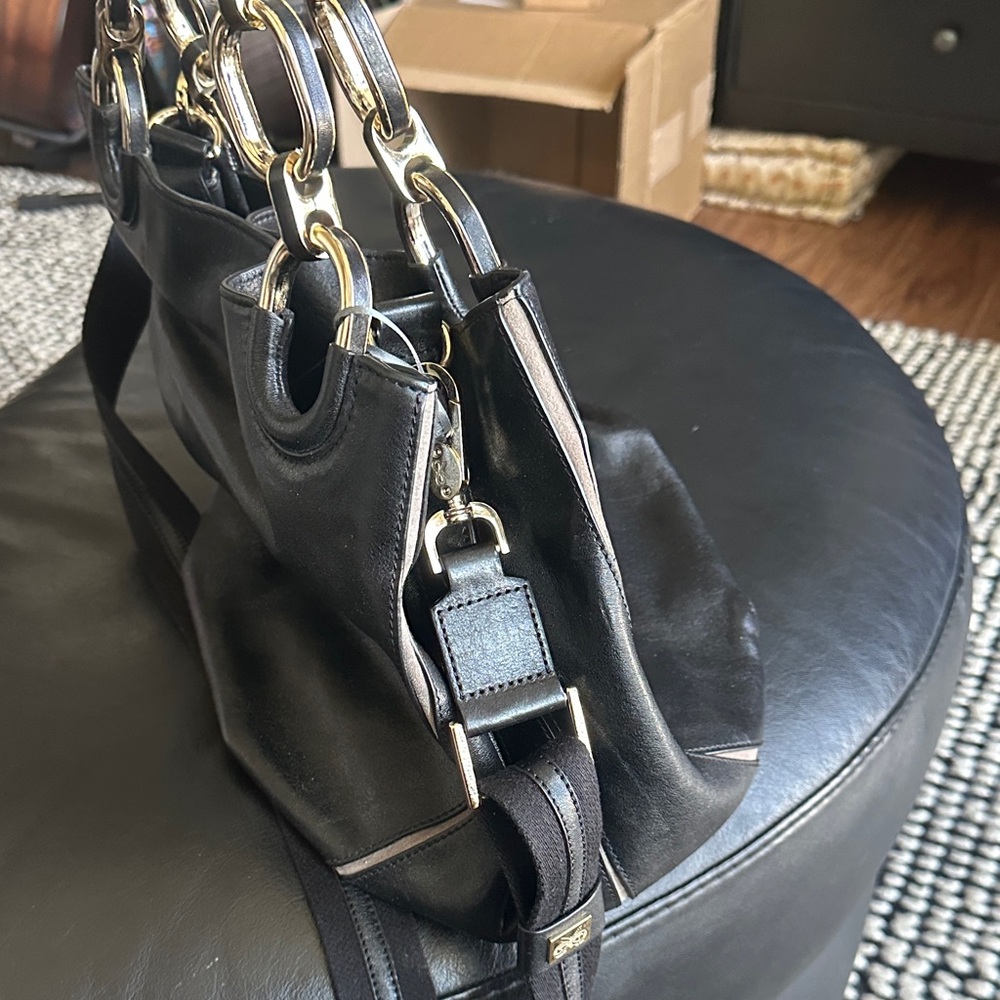 Anva Hindmarch Elegant Black Leather Shoulder Bag with Chain Accents - Picture 3 of 17